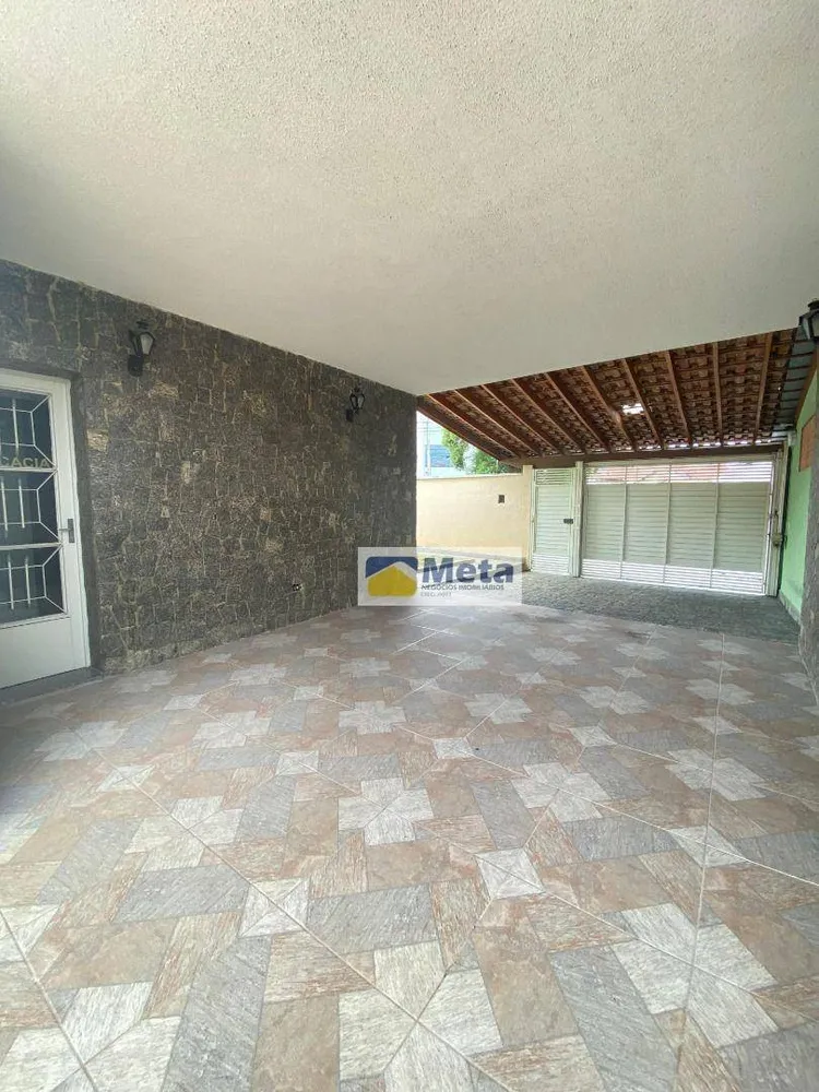 Casa, 3 quartos, 244 m² - Foto 1