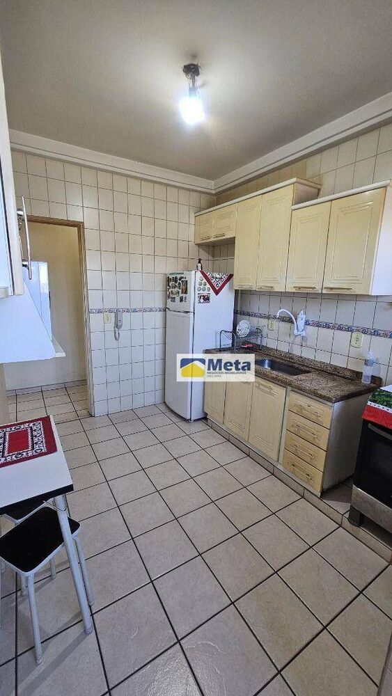 Apartamento à venda com 2 quartos, 75m² - Foto 4