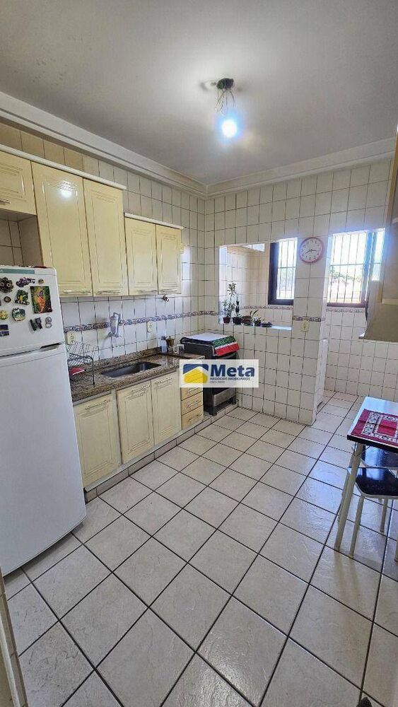 Apartamento à venda com 2 quartos, 75m² - Foto 3
