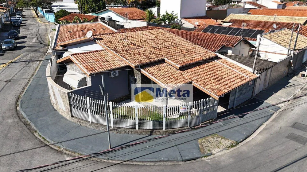 Casa, 3 quartos, 215 m² - Foto 1