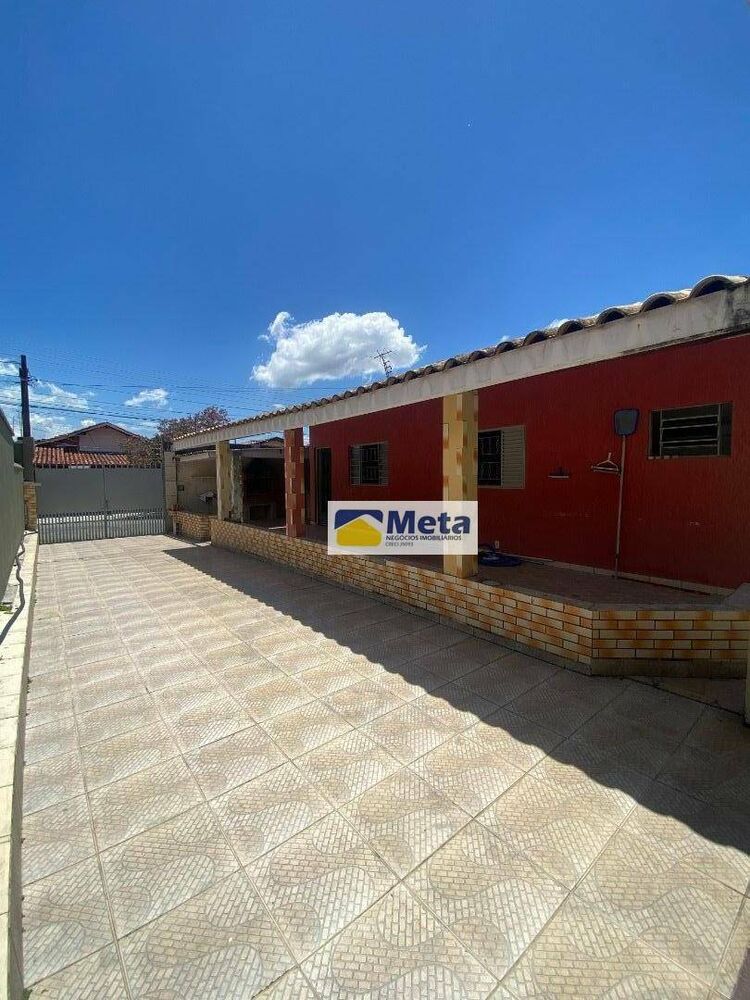 Casa à venda com 3 quartos, 218m² - Foto 2