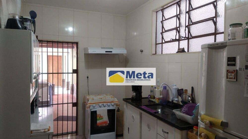 Casa à venda com 3 quartos, 130m² - Foto 1