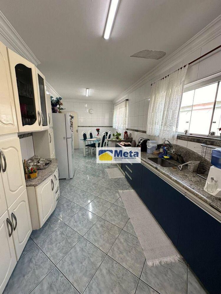 Casa à venda com 3 quartos, 250m² - Foto 6