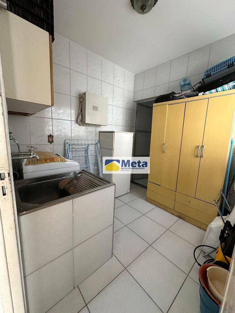 Casa à venda com 3 quartos, 250m² - Foto 7