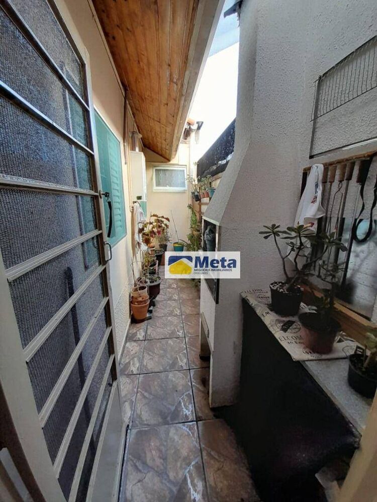Casa à venda com 3 quartos, 150m² - Foto 1