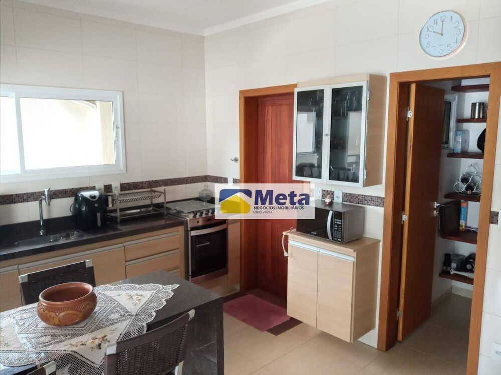 Casa à venda com 3 quartos, 180m² - Foto 4