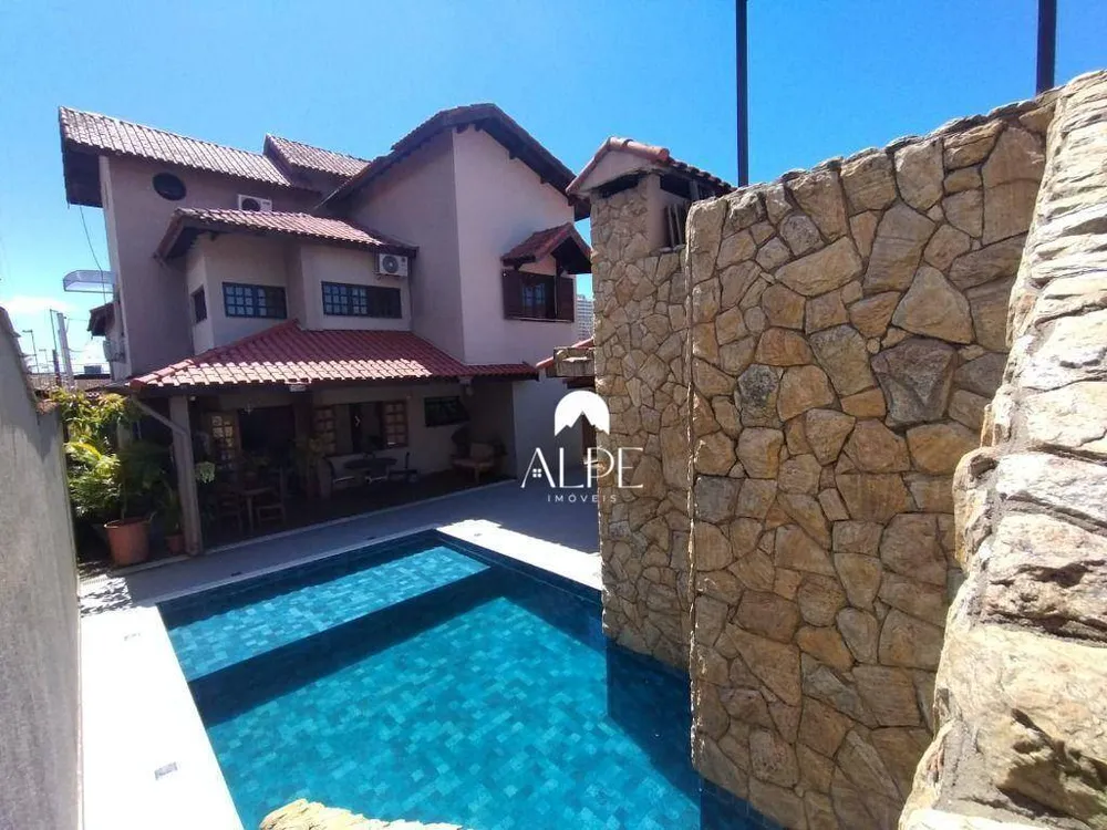 Sobrado, 4 quartos, 312 m² - Foto 1
