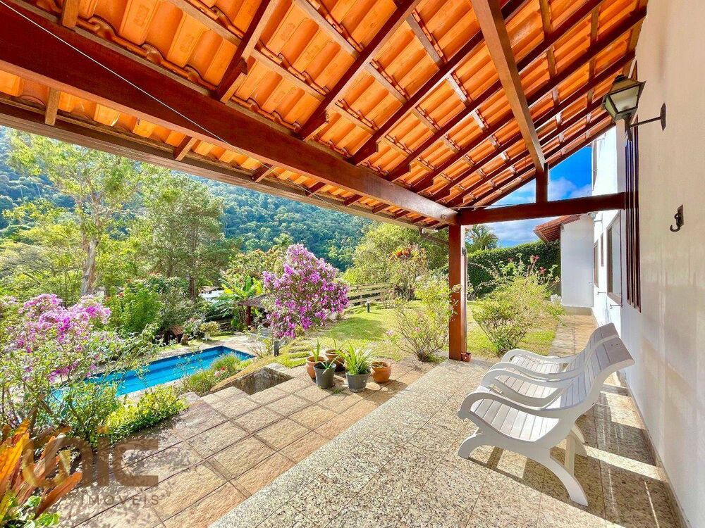 Casa à venda com 5 quartos, 600m² - Foto 1