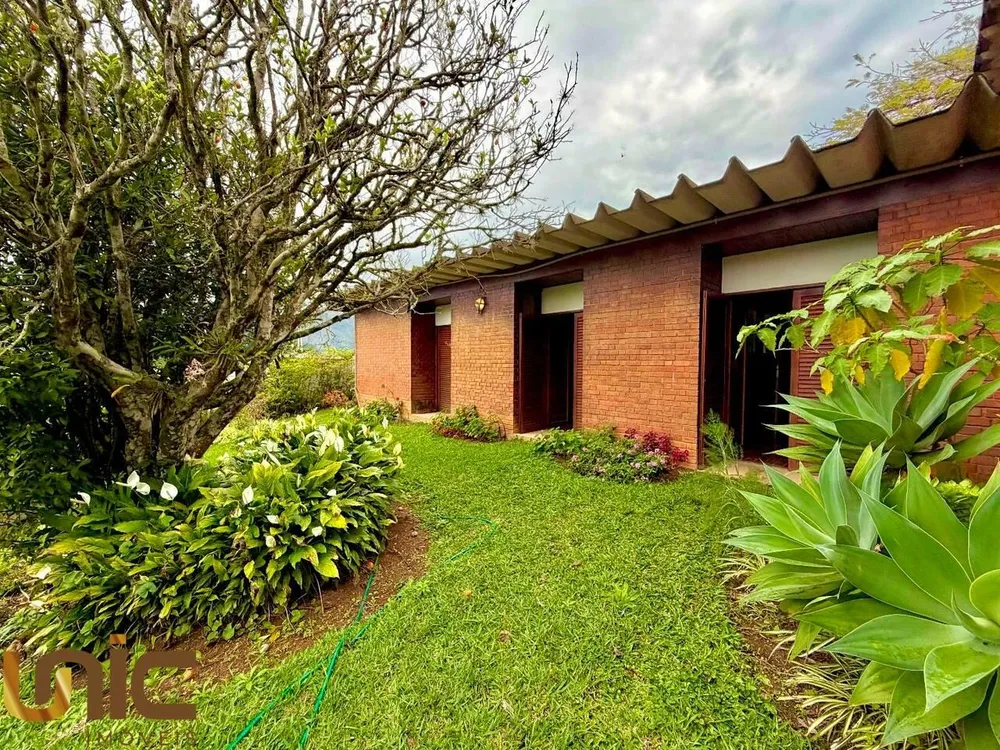 Casa, 4 quartos, 202 m² - Foto 1
