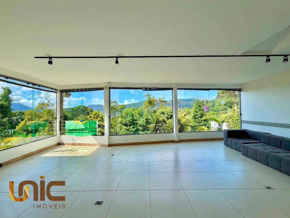 Casa, 3 quartos, 252 m² - Foto 1