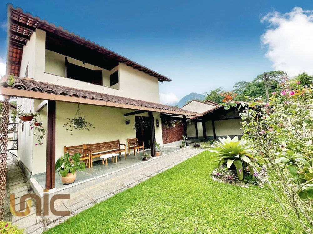 Casa, 3 quartos, 239 m² - Foto 1