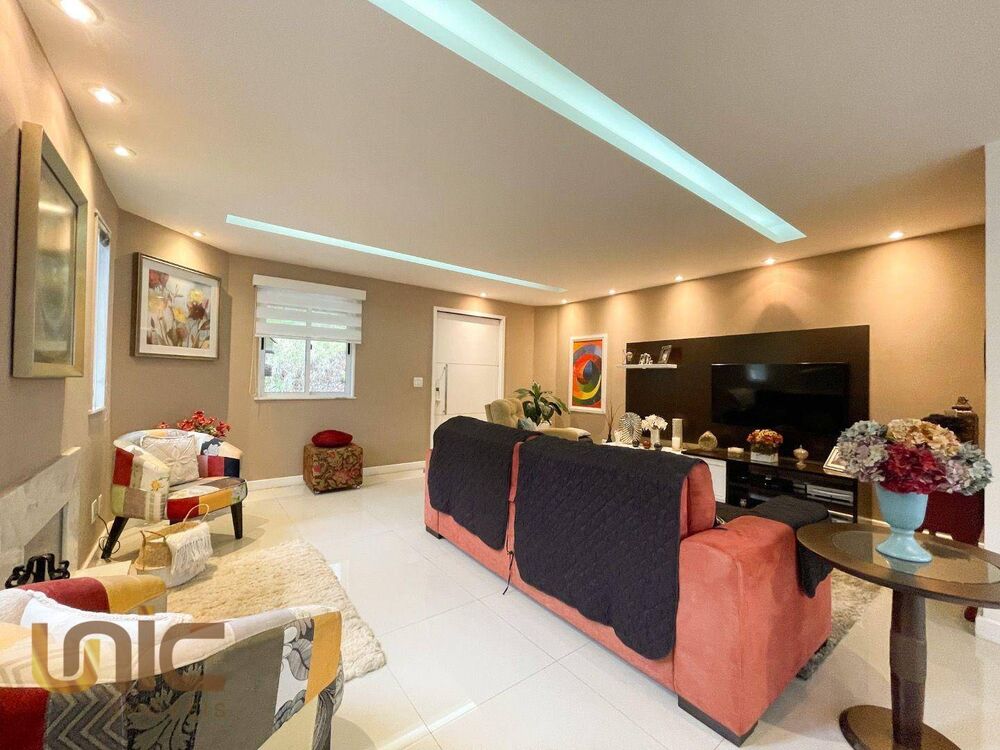 Casa de Condomínio à venda com 3 quartos, 310m² - Foto 2