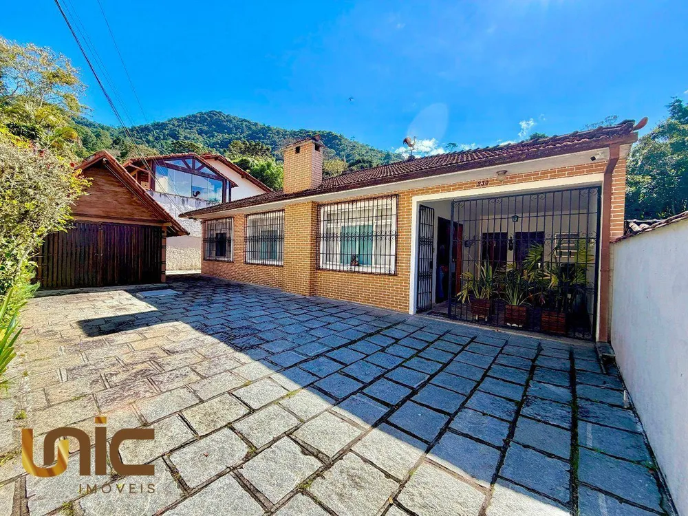 Casa, 3 quartos, 228 m² - Foto 1