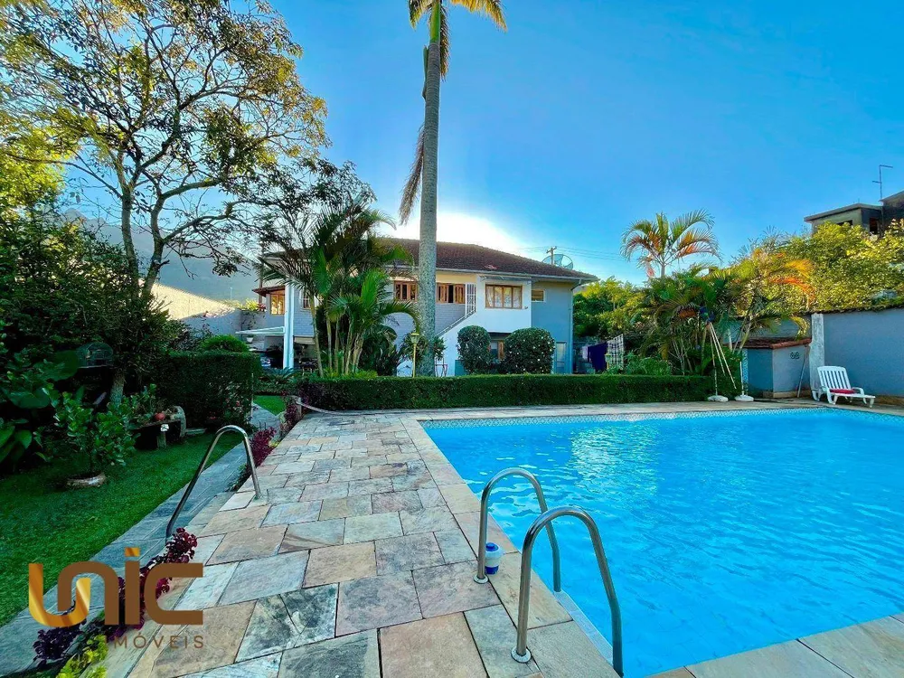 Casa, 3 quartos, 235 m² - Foto 1