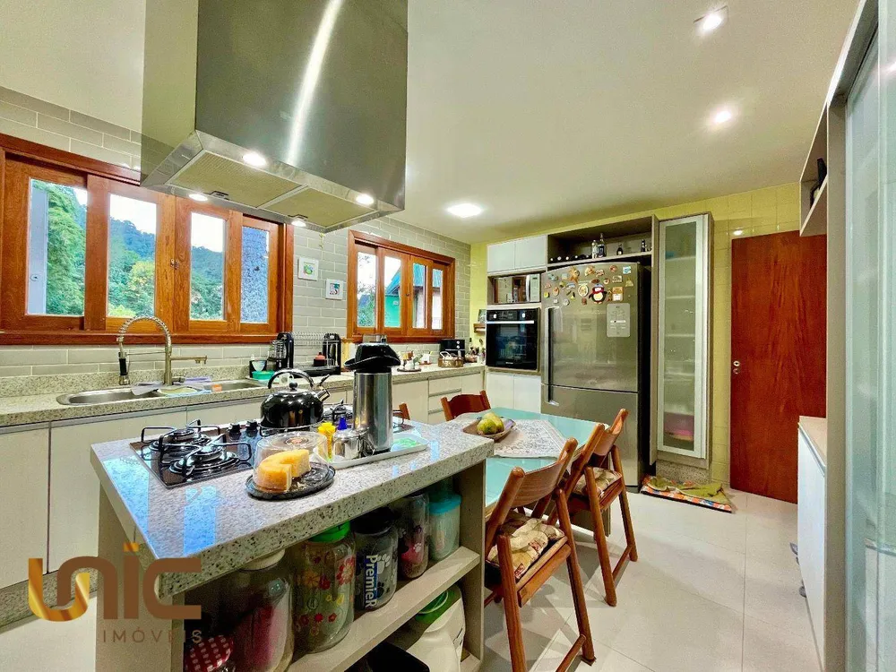 Casa, 3 quartos, 235 m² - Foto 24