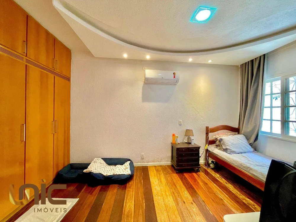 Casa, 4 quartos, 221 m² - Foto 1