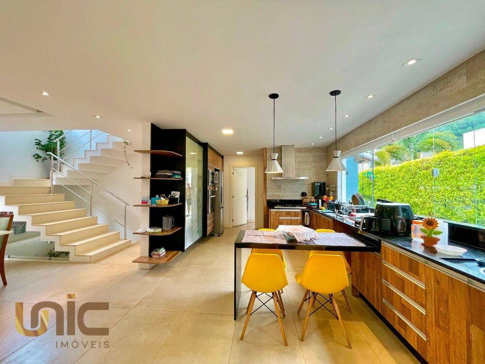 Casa de Condomínio à venda com 4 quartos, 253m² - Foto 3