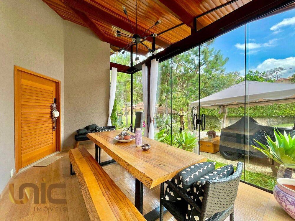 Casa de Condomínio à venda com 3 quartos, 200m² - Foto 2