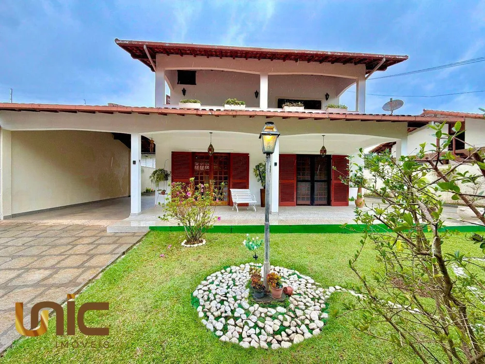 Casa, 5 quartos, 222 m² - Foto 1