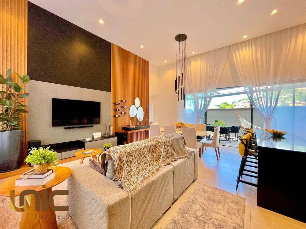 Casa, 3 quartos, 244 m² - Foto 1