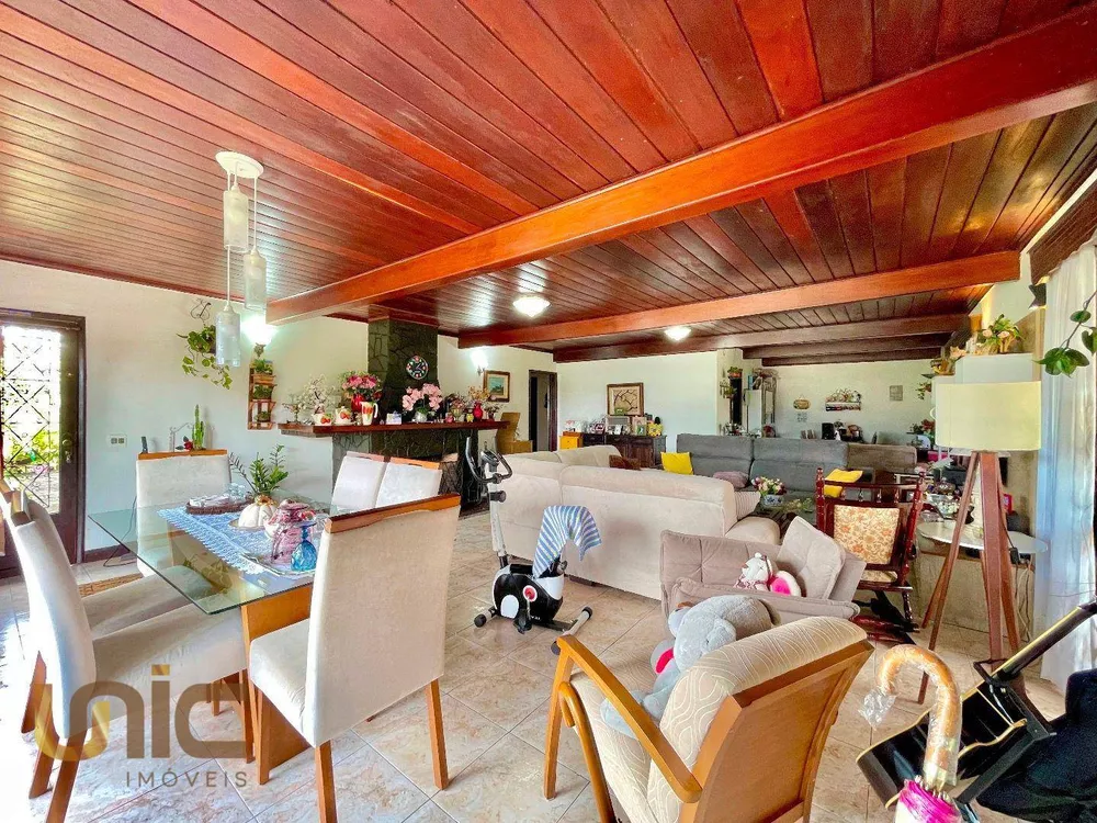 Casa, 3 quartos, 240 m² - Foto 1
