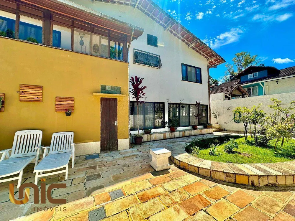 Casa, 4 quartos, 179 m² - Foto 1