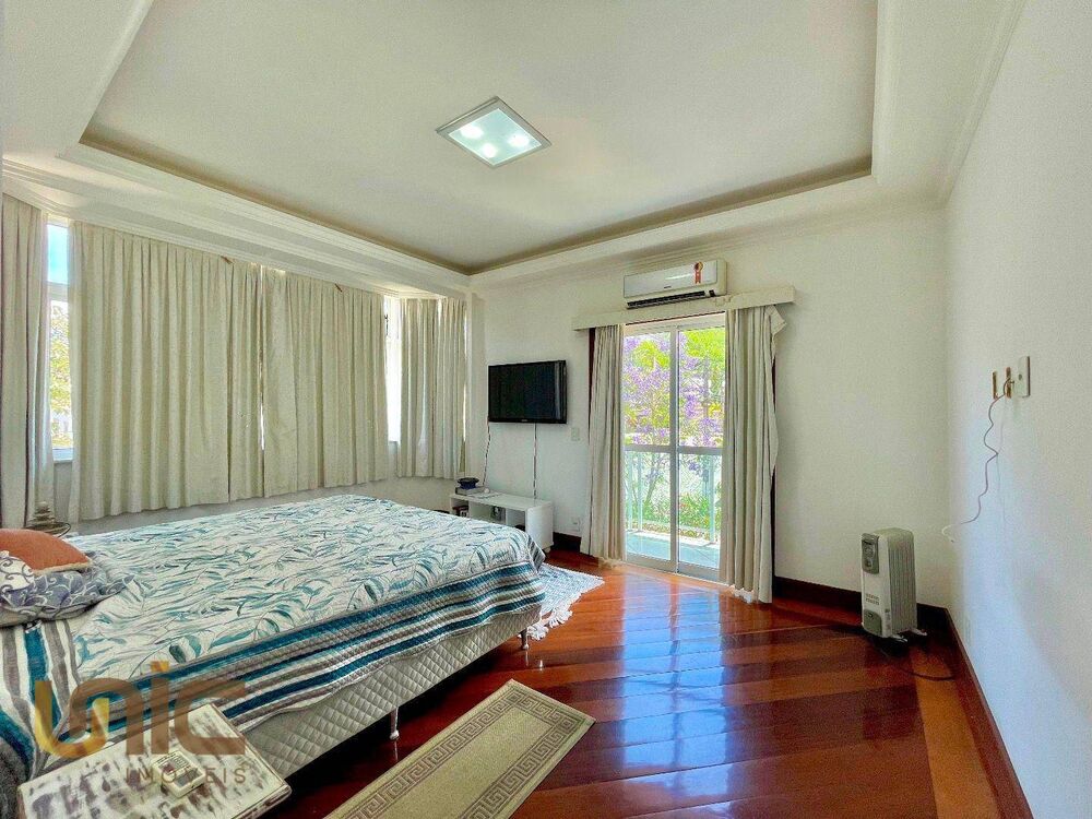 Casa de Condomínio à venda com 6 quartos, 256m² - Foto 2
