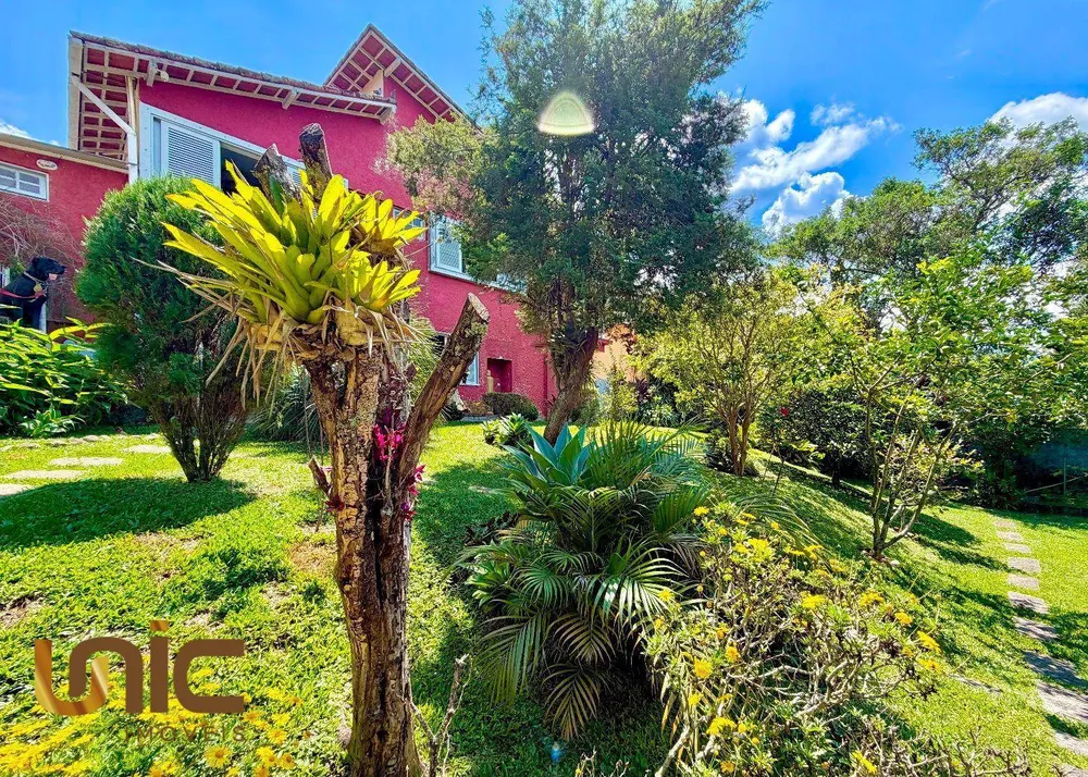 Casa, 4 quartos, 141 m² - Foto 1