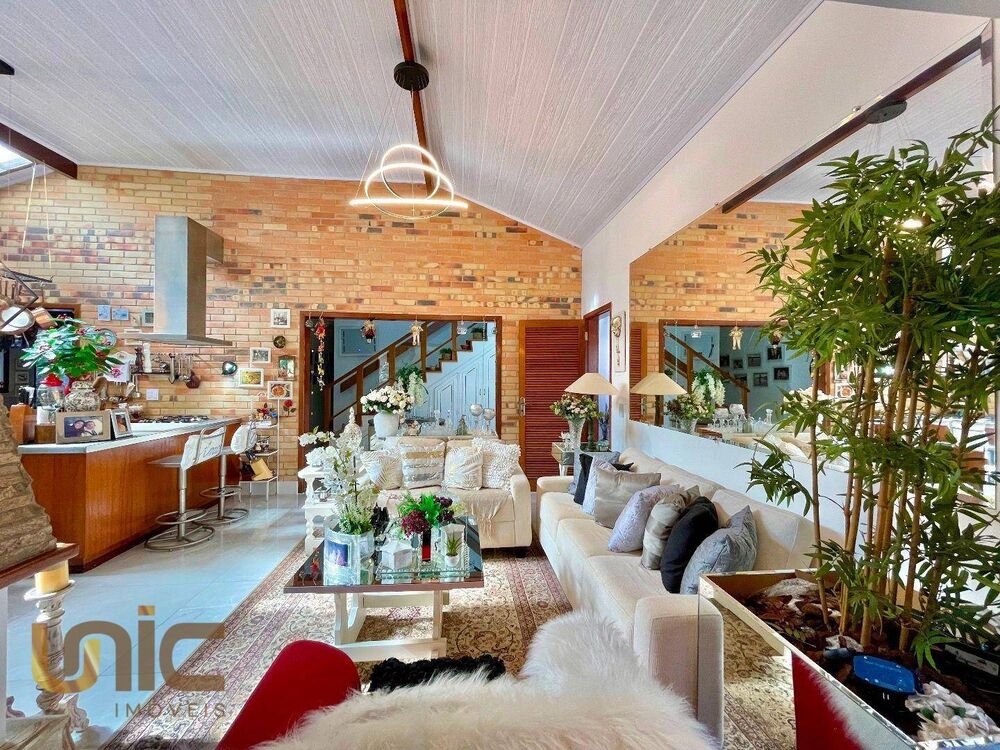 Casa à venda com 4 quartos, 500m² - Foto 2