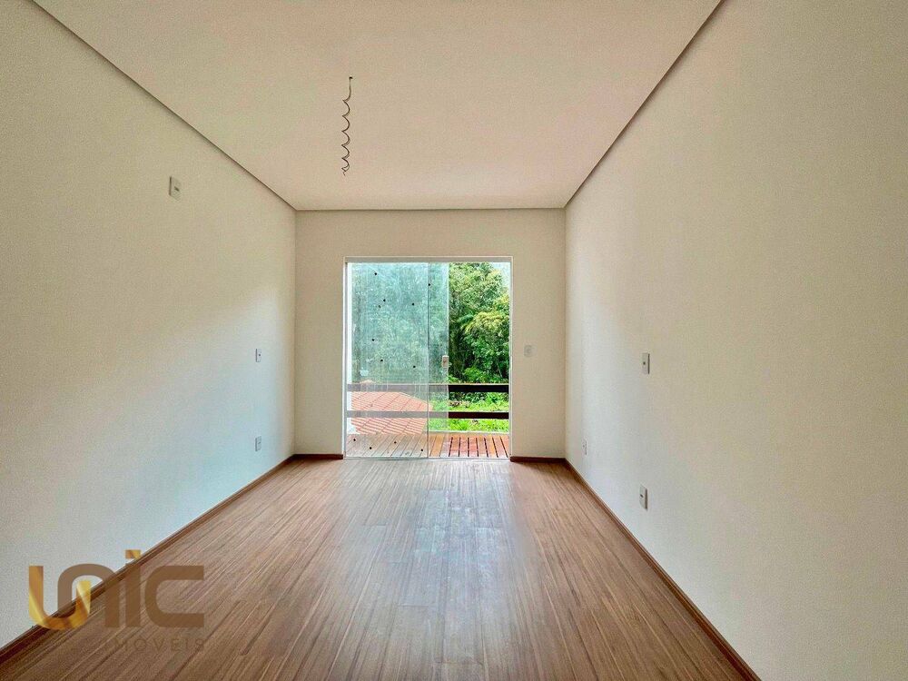 Casa à venda com 4 quartos, 216m² - Foto 2