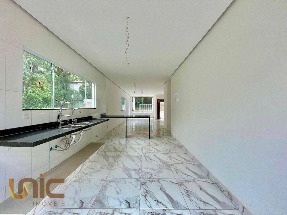 Casa à venda com 4 quartos, 216m² - Foto 5