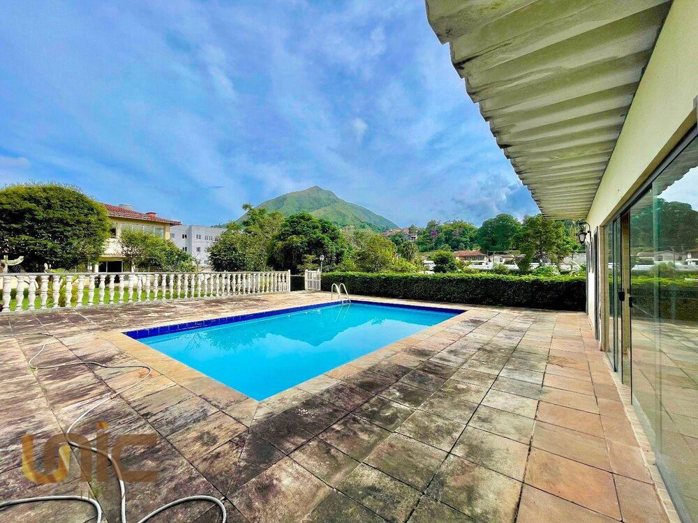 Casa à venda com 6 quartos, 524m² - Foto 1