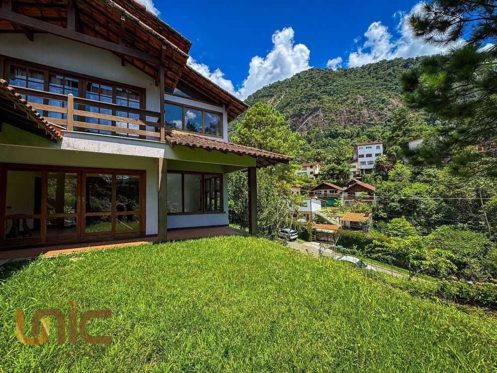 Casa de Condomínio à venda com 4 quartos, 276m² - Foto 2