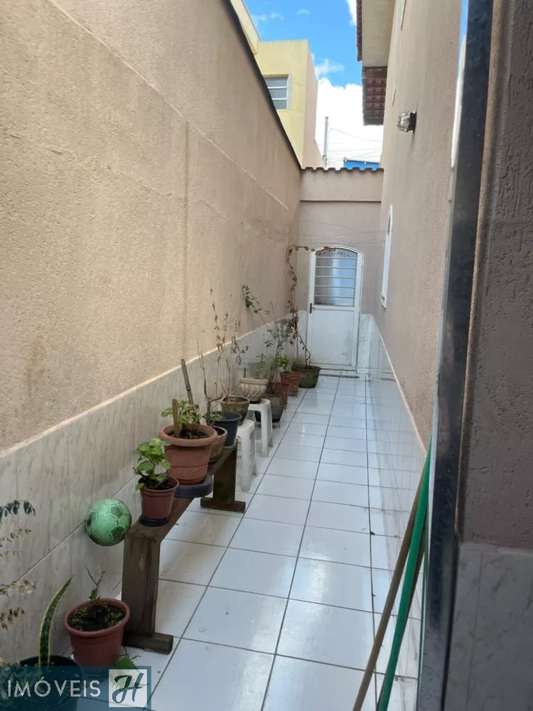 Casa à venda com 2 quartos, 180m² - Foto 2