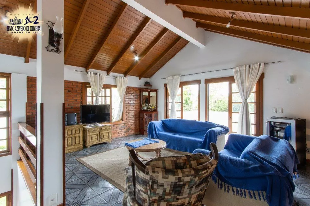 Casa, 3 quartos, 222 m² - Foto 1