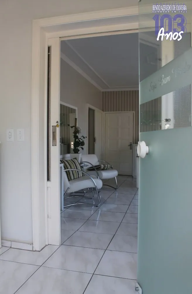 Casa, 3 quartos, 221 m² - Foto 1
