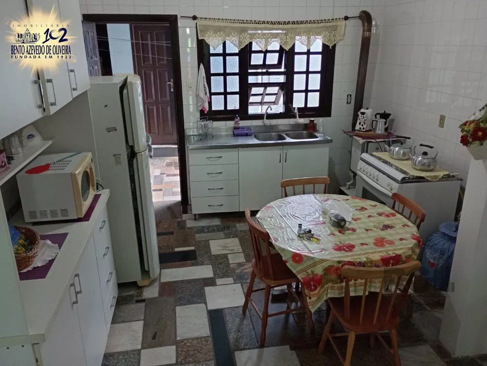 Casa, 5 quartos, 222 m² - Foto 2