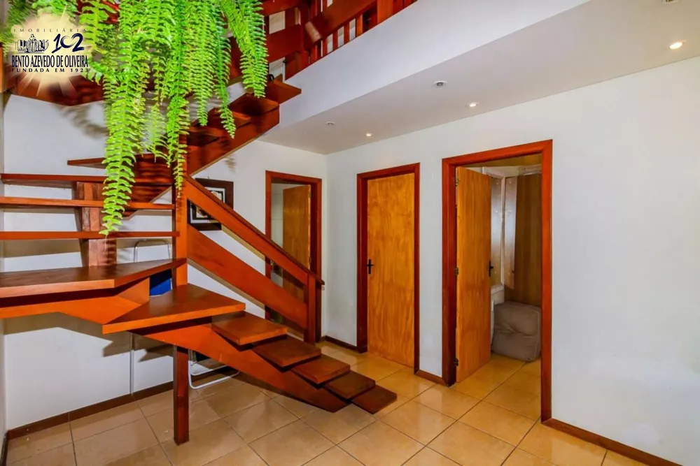 Casa, 5 quartos, 210 m² - Foto 1