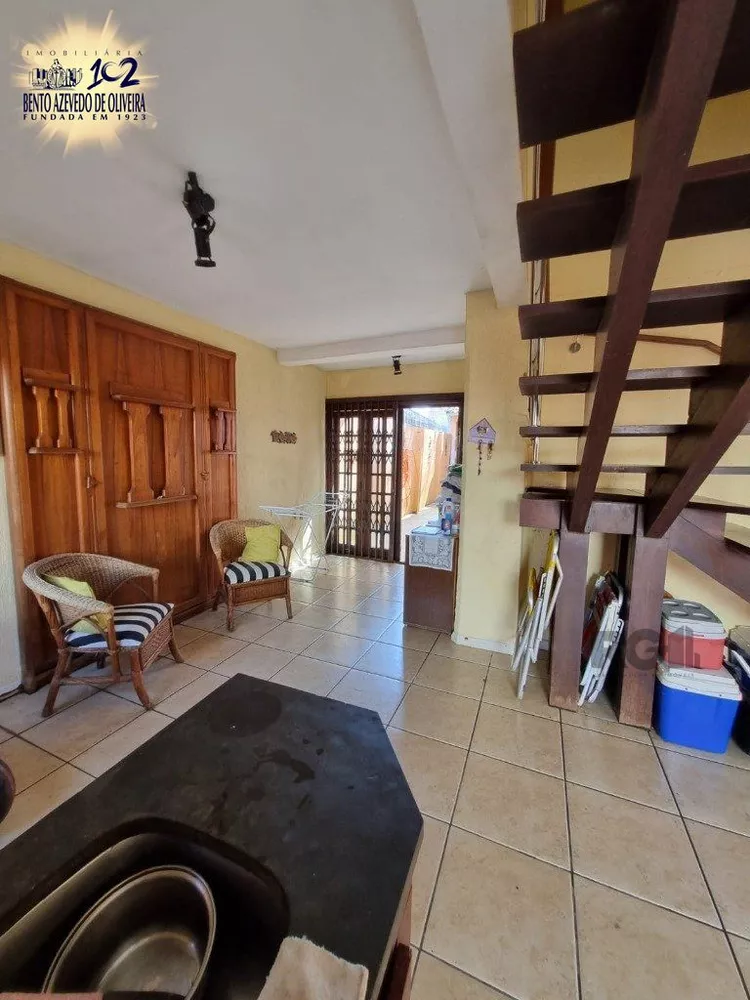 Casa, 5 quartos, 228 m² - Foto 1