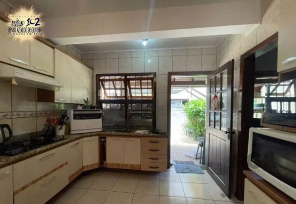 Casa, 4 quartos, 241000 m² - Foto 3