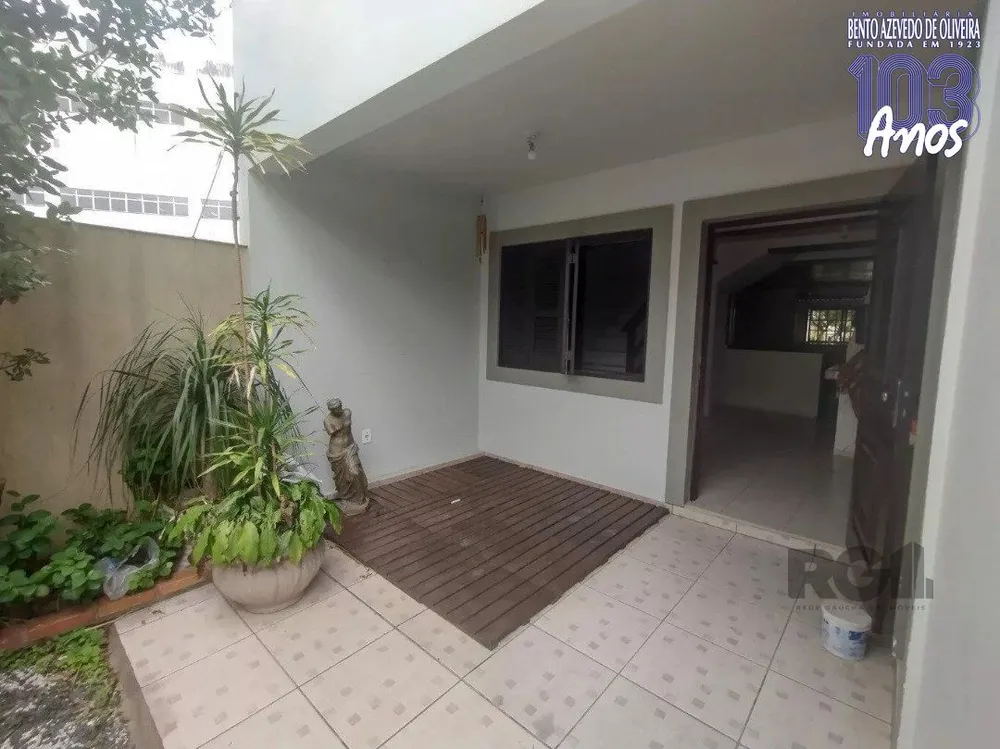 Casa, 4 quartos, 245 m² - Foto 1