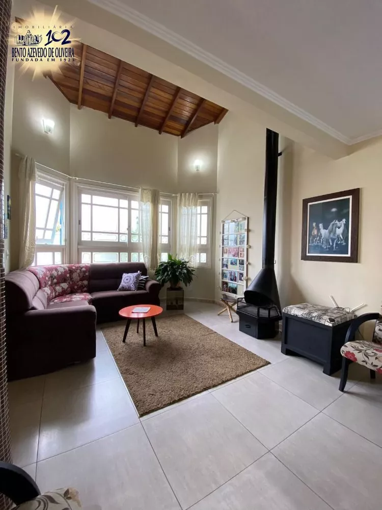 Casa, 3 quartos, 230 m² - Foto 1