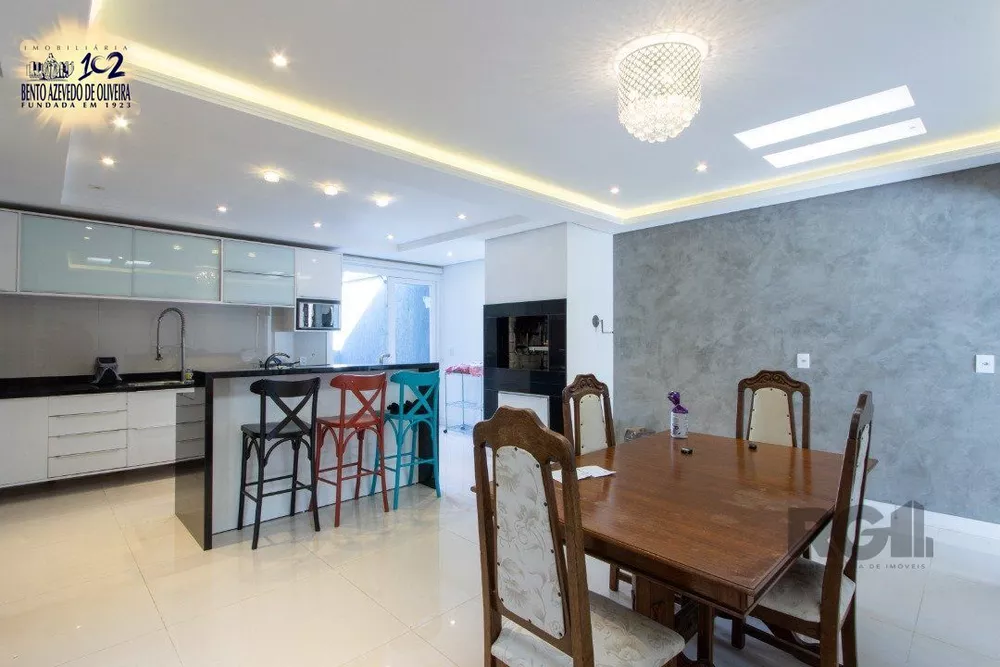 Casa, 3 quartos, 221 m² - Foto 1