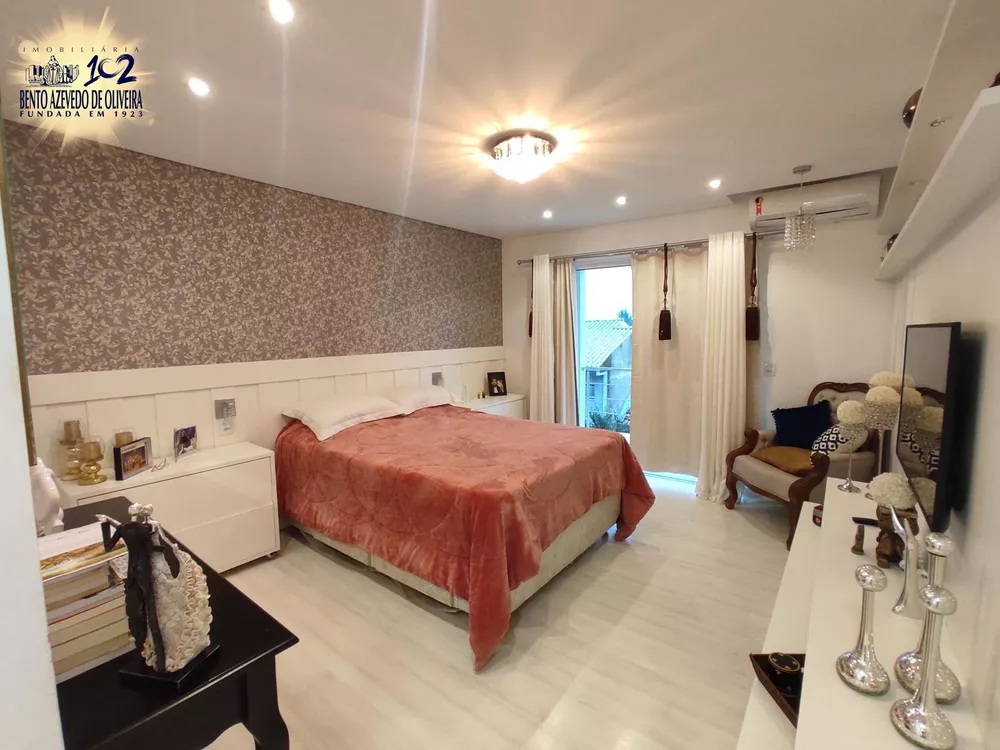 Casa, 3 quartos, 224 m² - Foto 1