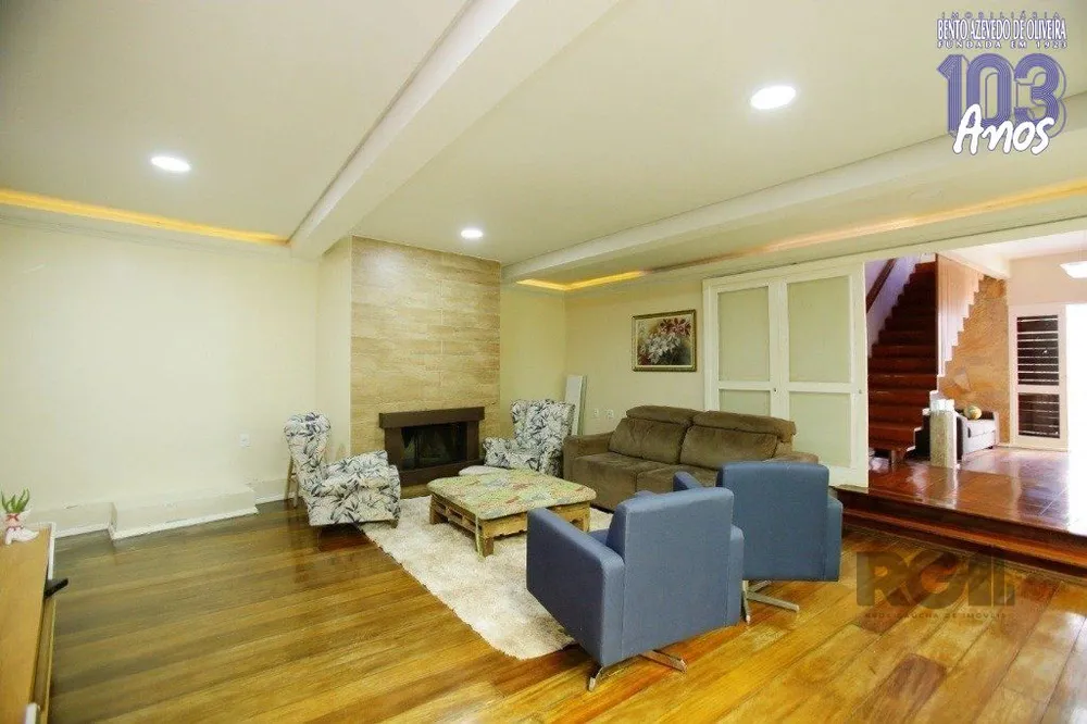 Casa, 4 quartos, 235 m² - Foto 1
