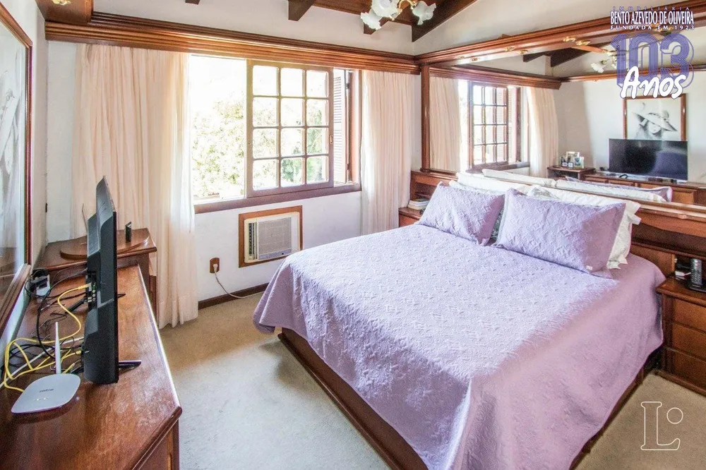 Casa, 3 quartos, 224 m² - Foto 1