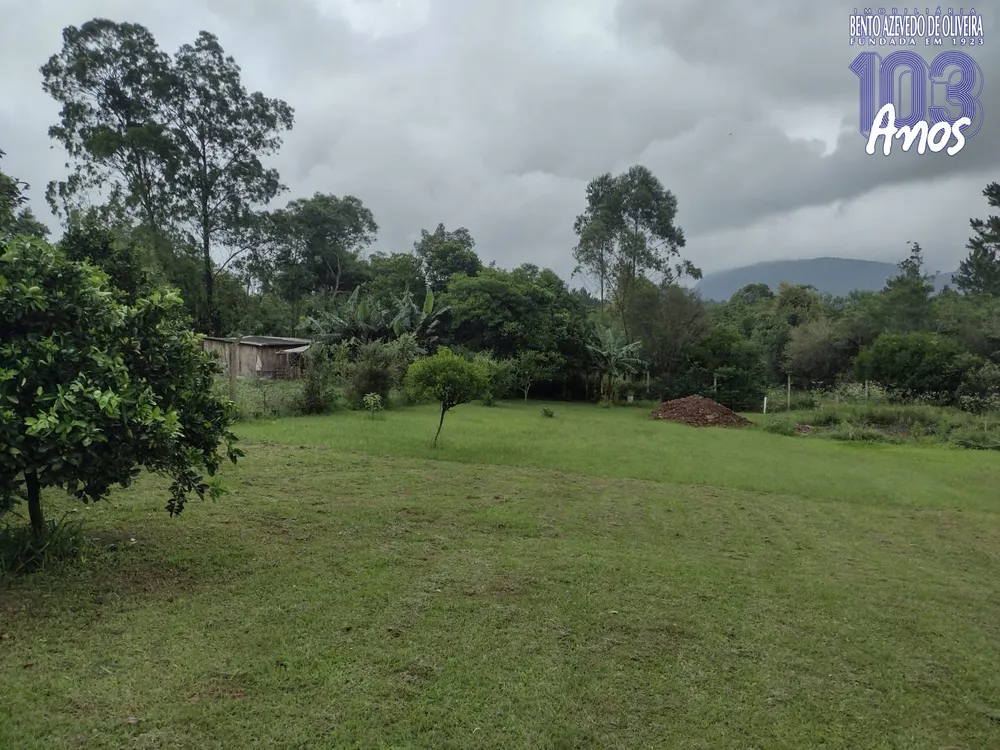 Chácara, 3 quartos, 1645 m² - Foto 1