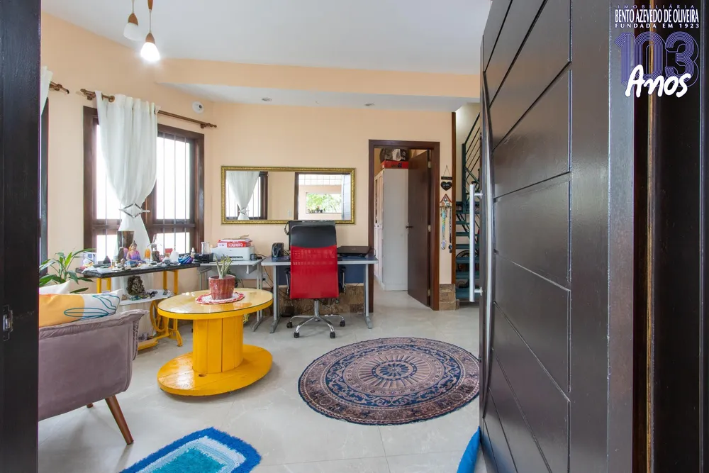 Casa, 3 quartos, 216 m² - Foto 1