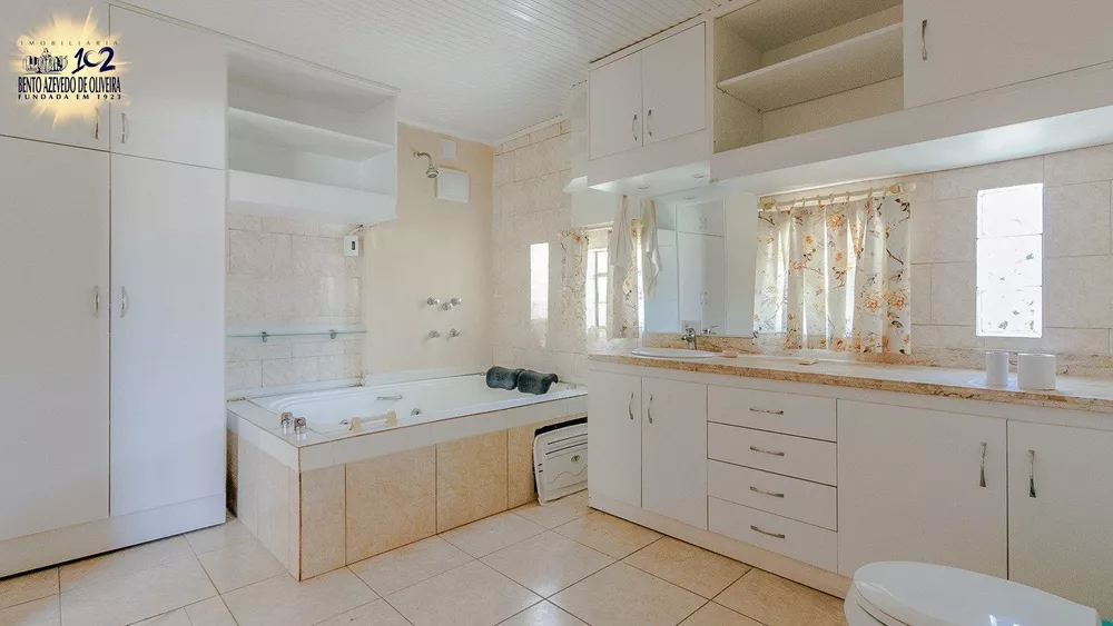 Casa, 4 quartos, 308 m² - Foto 2