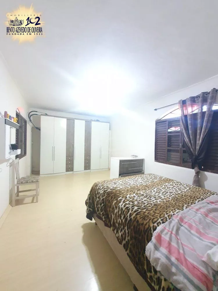 Casa, 5 quartos, 226 m² - Foto 1